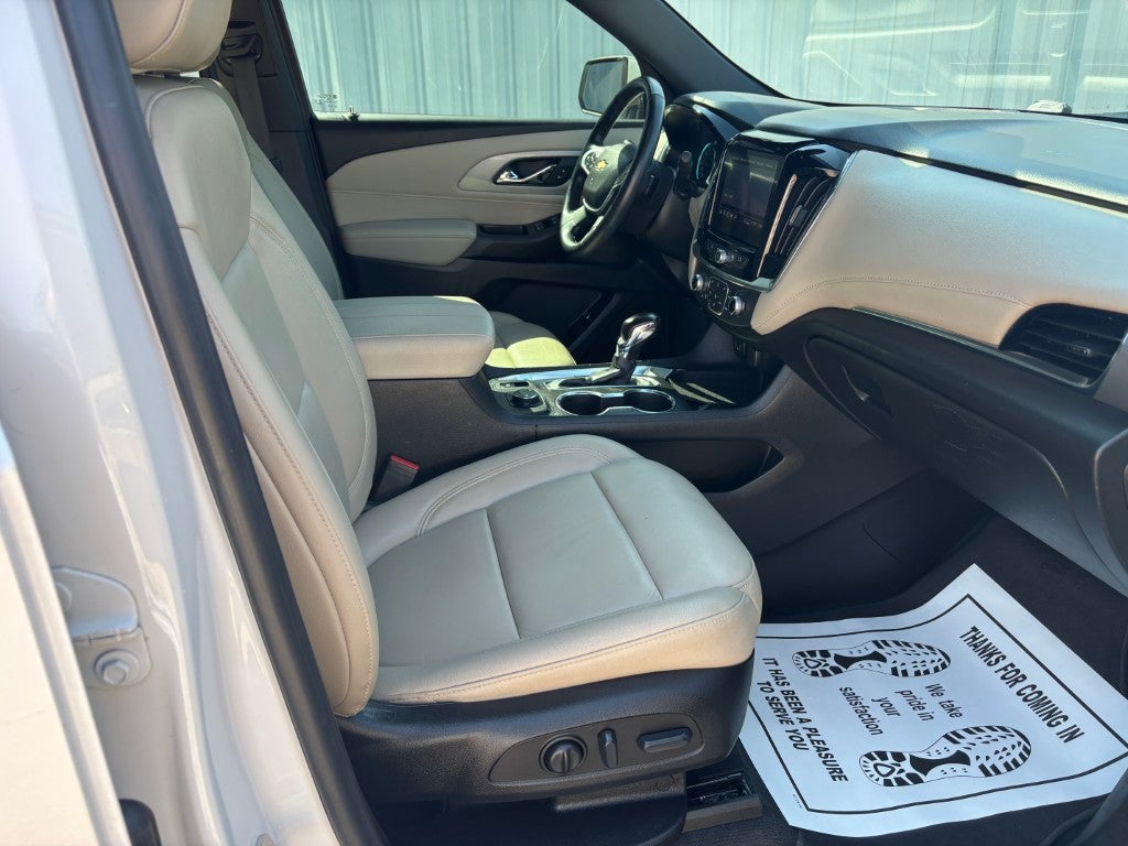 2022 Chevrolet Traverse LT Leather