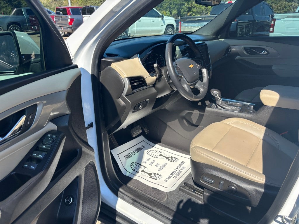 2022 Chevrolet Traverse LT Leather
