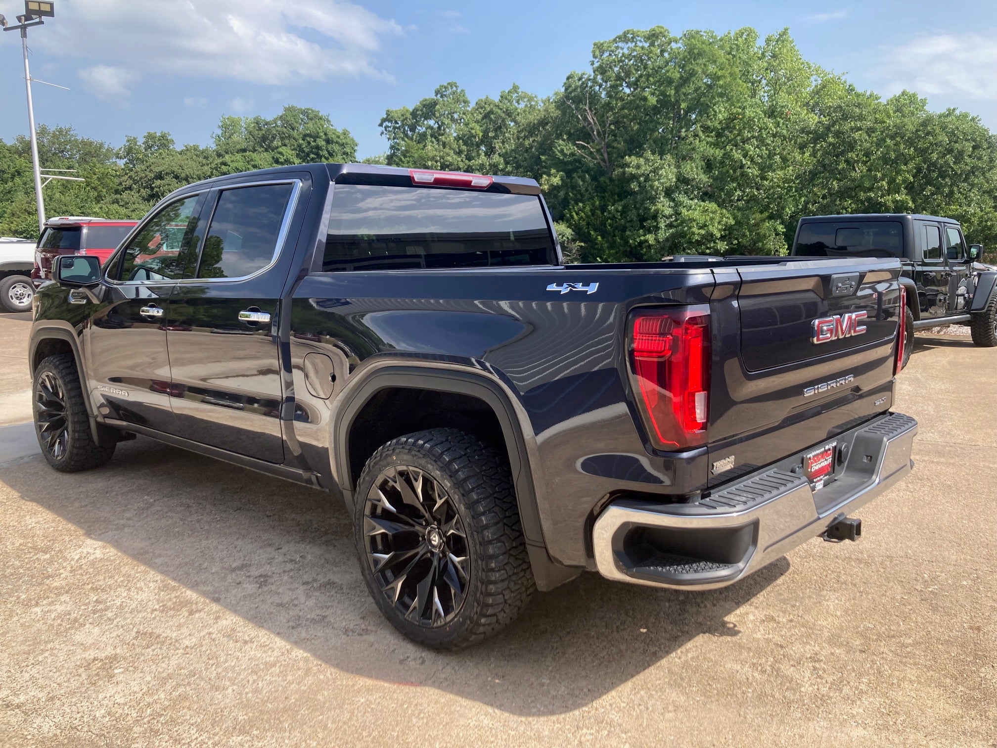 2025 GMC Sierra 1500 SLT