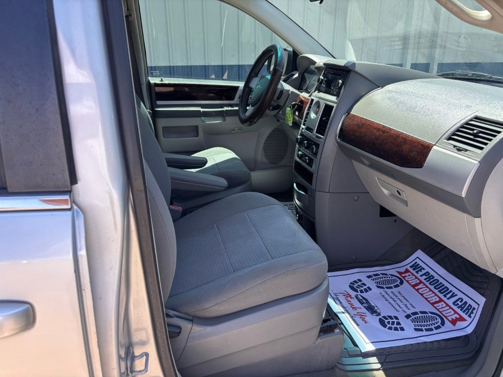 2010 Chrysler Town & Country Touring