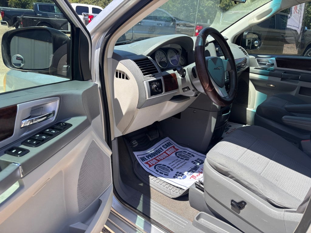 2010 Chrysler Town & Country Touring